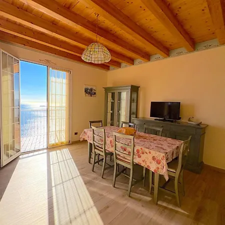 Panorama Apartment *