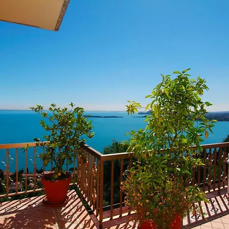 Panorama Apartment Gardone Riviera